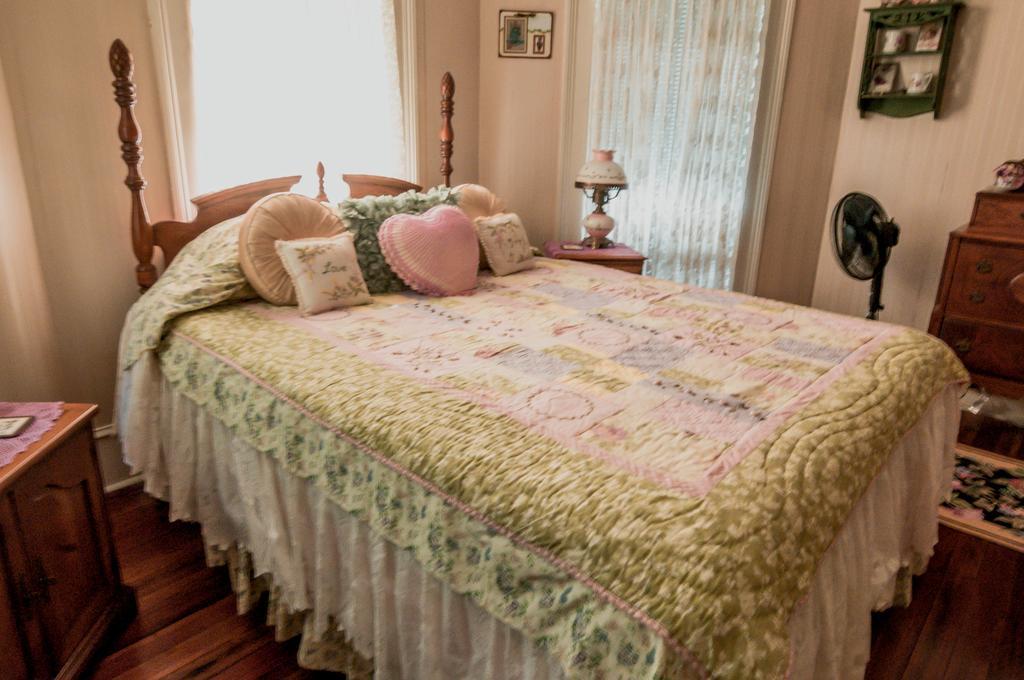Holly House Of Hamilton Bed & Breakfast Dış mekan fotoğraf