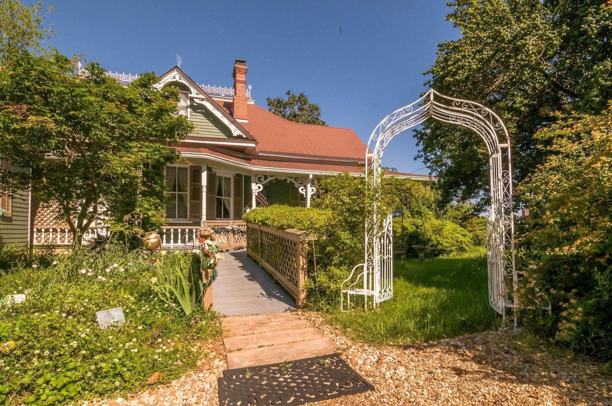 Holly House Of Hamilton Bed & Breakfast Dış mekan fotoğraf